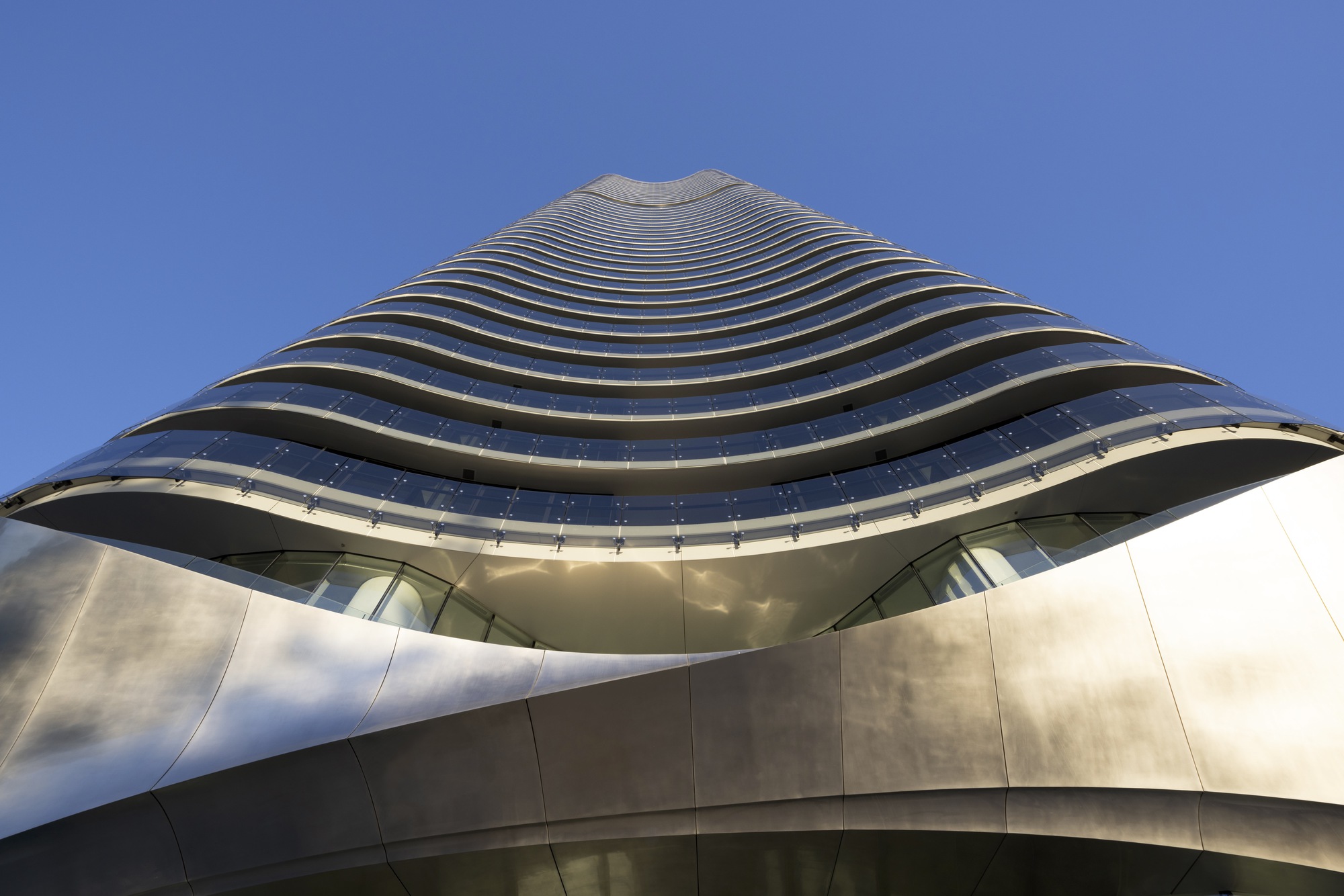 Gallery of 272 Hedges Avenue Pedestal Residential Building / Contreras