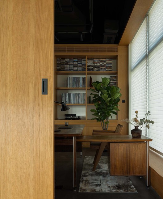 默认建筑办公空间 / 默认建筑 - 室内图, 厨房, 桌子, 隔断, 视窗