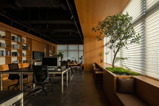 默认建筑办公空间 / 默认建筑 - 室内图, 厨房, 桌子, 椅子