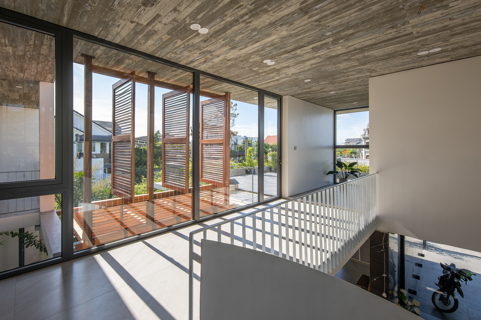 Gallery of TA House / M+TRO studio 10