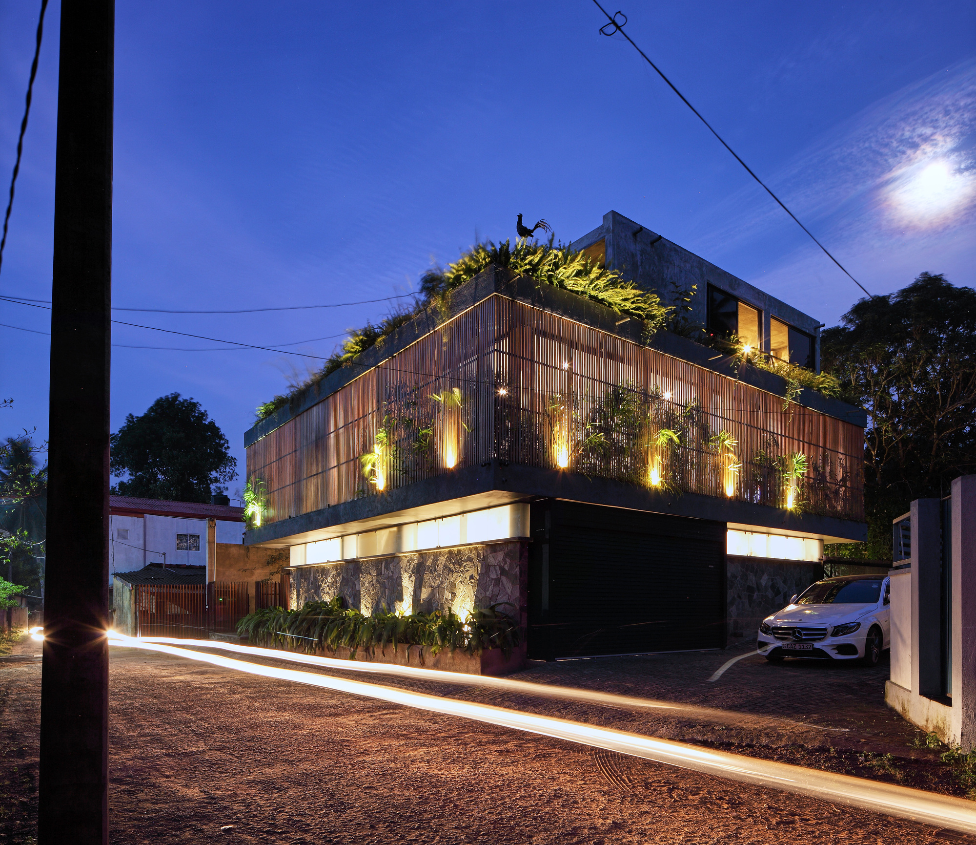 Gallery of Screened Sculpture House / Anushka Dassanayake 19