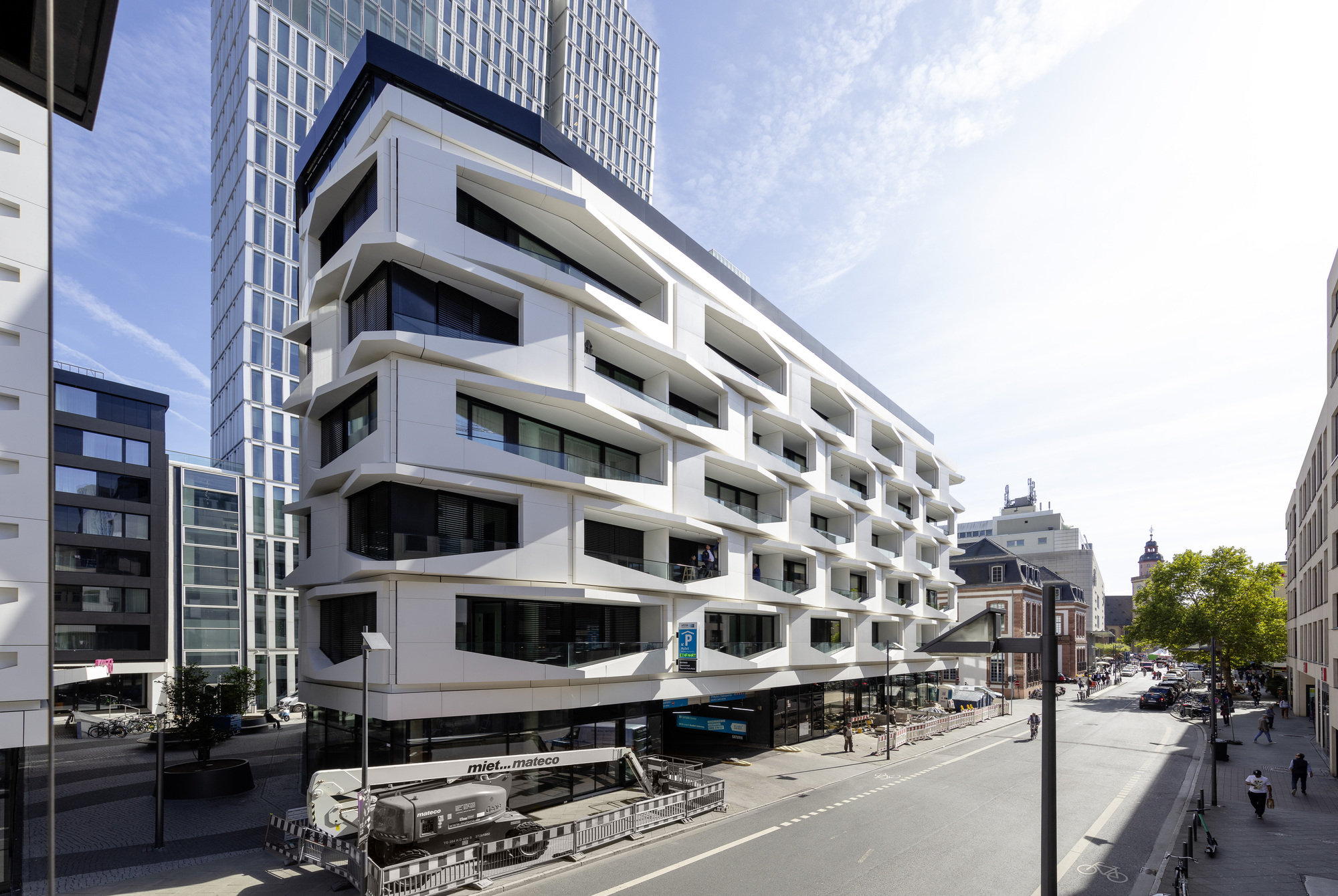 Gallery of Flare of Frankfurt Apartments / Hadi Teherani Architects 18