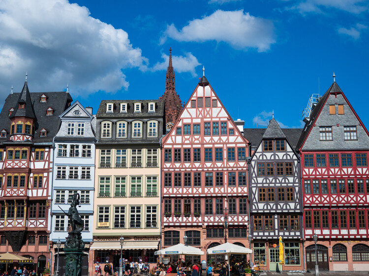 https://images.adsttc.com/media/images/6308/783c/3362/c955/6282/0b4f/newsletter/the-story-behind-frankfurts-new-old-town-and-how-the-community-revived-its-medieval-identity_9.jpg?1661499502=&utm_source=chatgpt.com