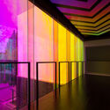 通过彩色玻璃来增强设计感: 20个当代建筑案例 - Image 4 of 4