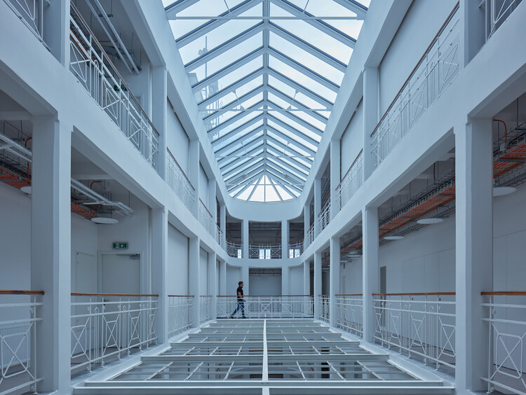 代代更新，奥洛穆茨捷克广播电台 / Atelier 38 - 更多图片