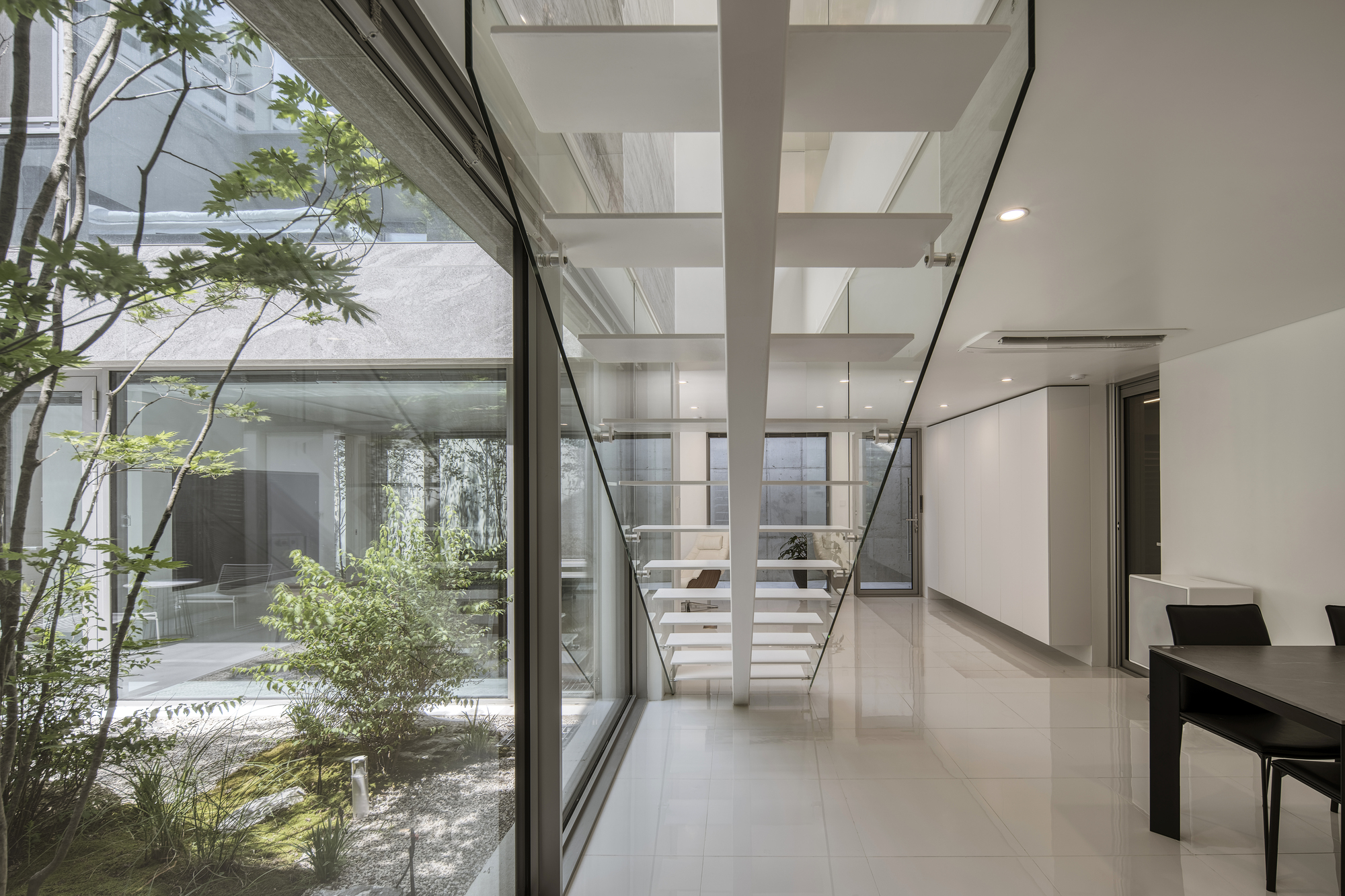 Galeria de Casa da Fachada Metálica / Archirie - 10