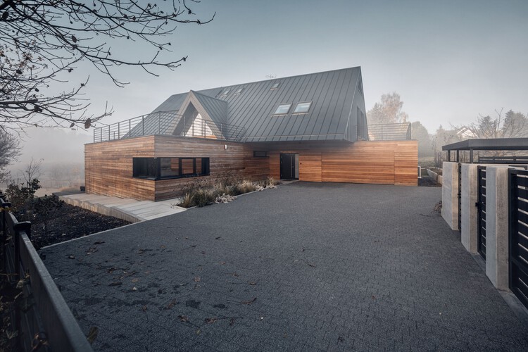 The Lesser Polish Eaves Cottage / BXBstudio Bogusław Barnaś - More Images