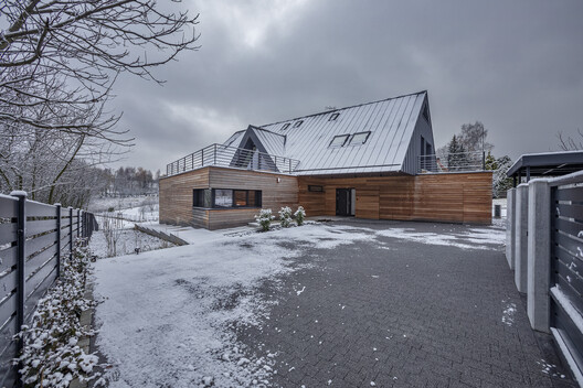 The Lesser Polish Eaves Cottage / BXBstudio Bogusław Barnaś The Lesser Polish Eaves Cottage / BXBstudio Bogusław Barnaś - Exterior Photography, Windows
