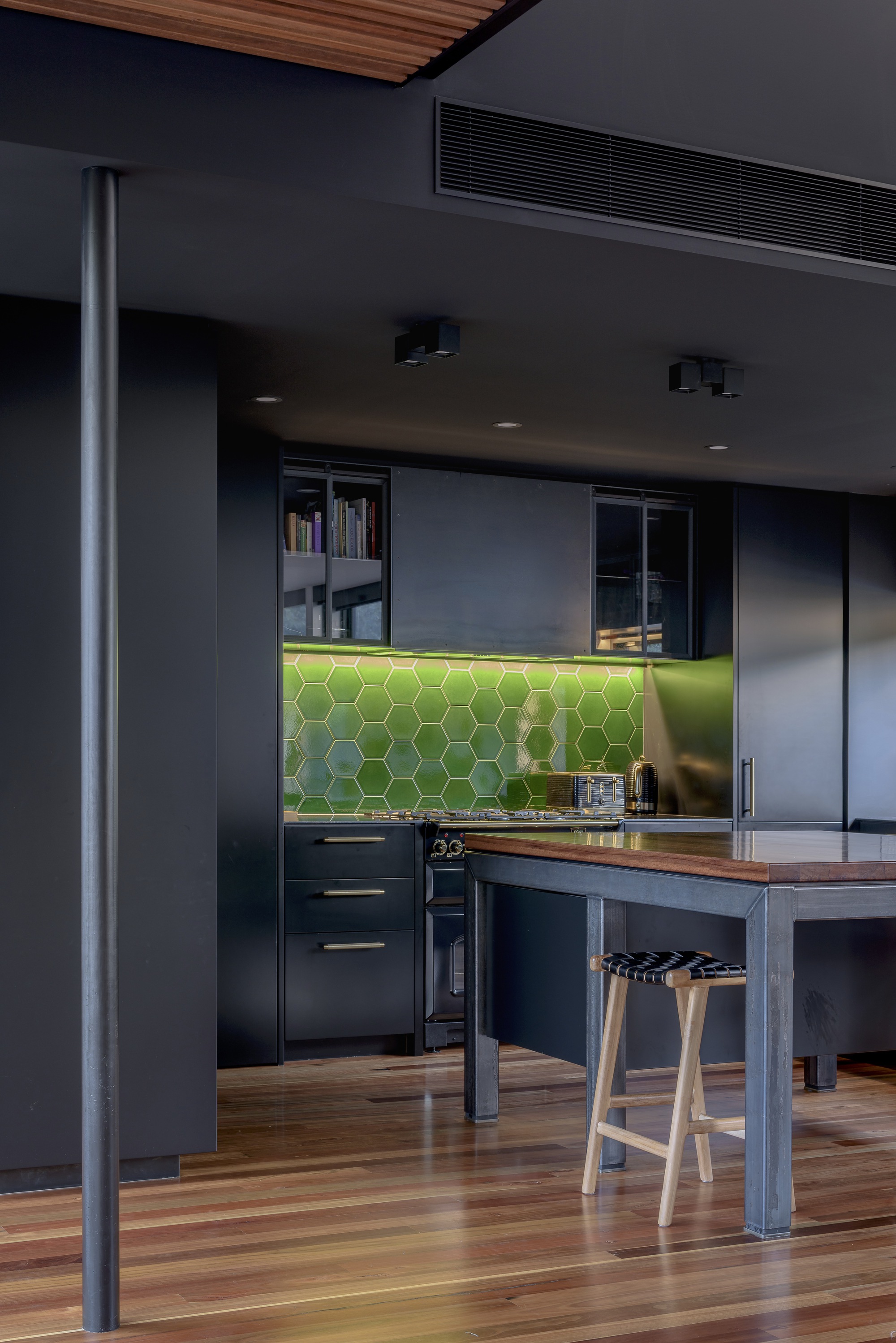 画廊 “流动”的木立面，芬恩街住宅 / Ben Walker Architects 19