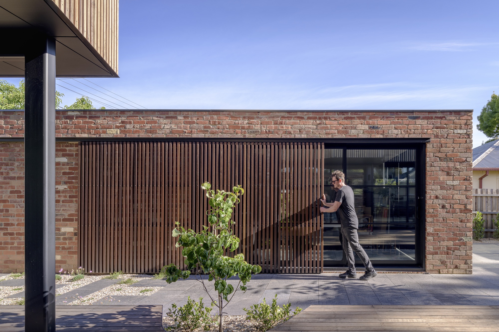 画廊 “流动”的木立面，芬恩街住宅 / Ben Walker Architects 17