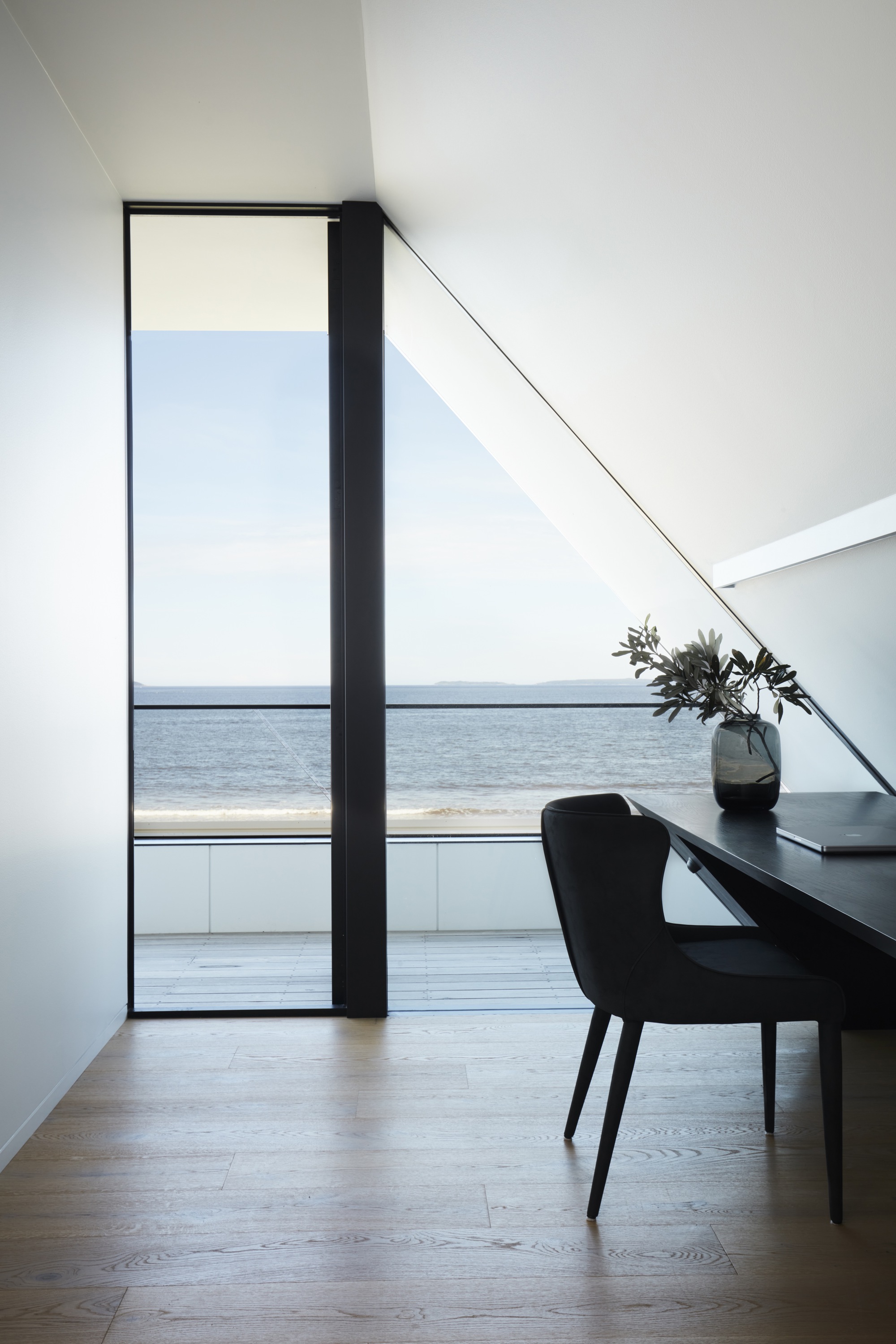 Gallery of Oystercatcher House / MCK Architecture & Interiors 22