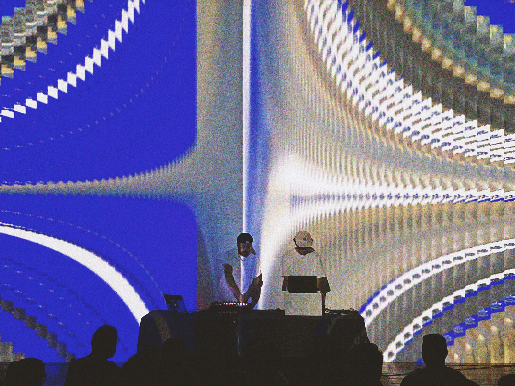 Galería de 30/30 un performance audiovisual inspirado en el mundo