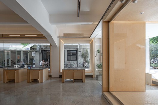 街角改造-Nana Kitchen / 泥木建筑工作室 - 室内图, 椅子, 视窗, 梁