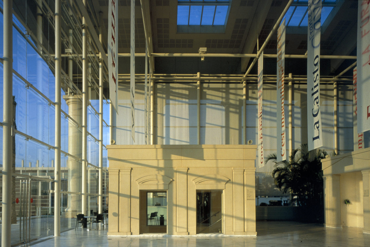 Galería de El Teatro Nacional de Cataluña diseñado por Ricardo Bofill