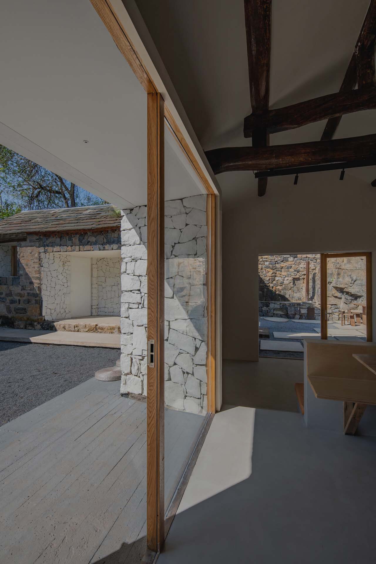 Gallery of Mountain Dwelling / STUDIO FSJ - 31