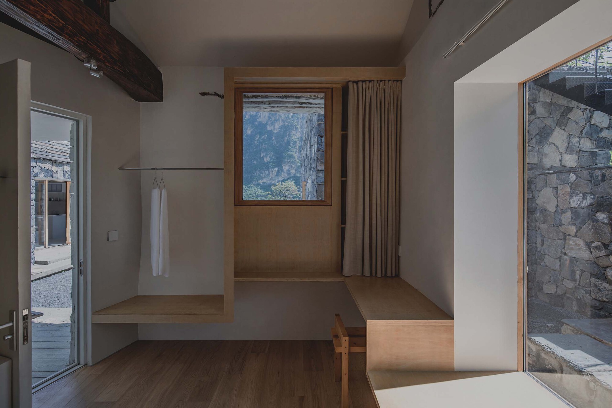 Gallery of Mountain Dwelling / STUDIO FSJ - 34