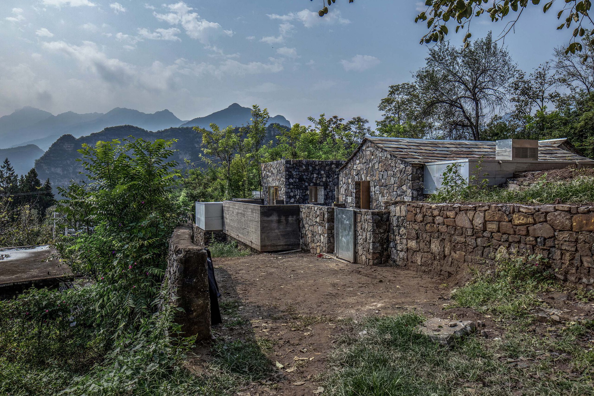 Gallery of Mountain Dwelling / STUDIO FSJ - 7