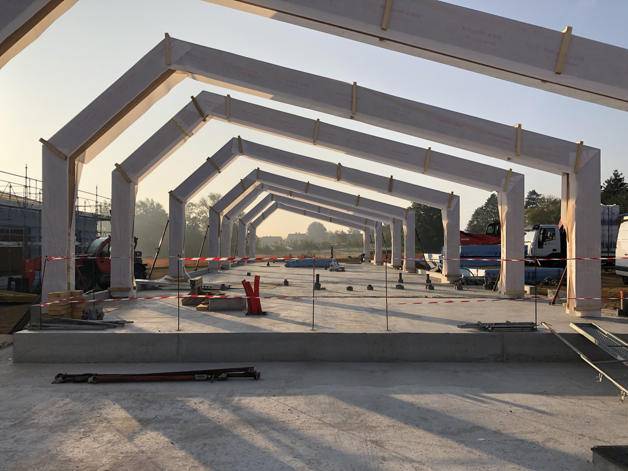 画廊 Les Coteaux Fleuris 学校 / HEMAA Architectes + Hesters Oyon 21