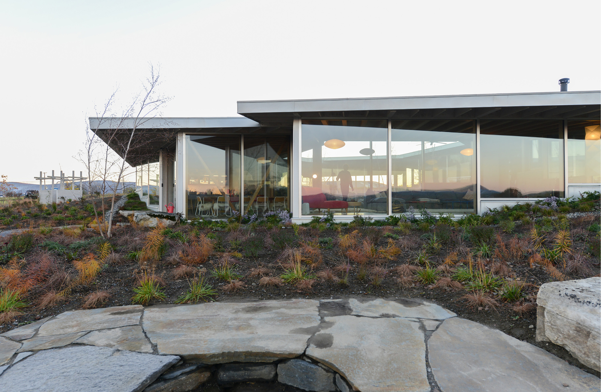 Gallery of Flower House / NO ARCHITECTURE 8