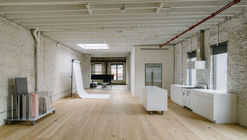 TBSP Photography Studio / CKMS Design