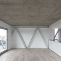Edificio A01 / Federico Marinaro Arquitecto - Fotografía interior, Apartamentos, Fachada, Fijación Vigas, Barandas