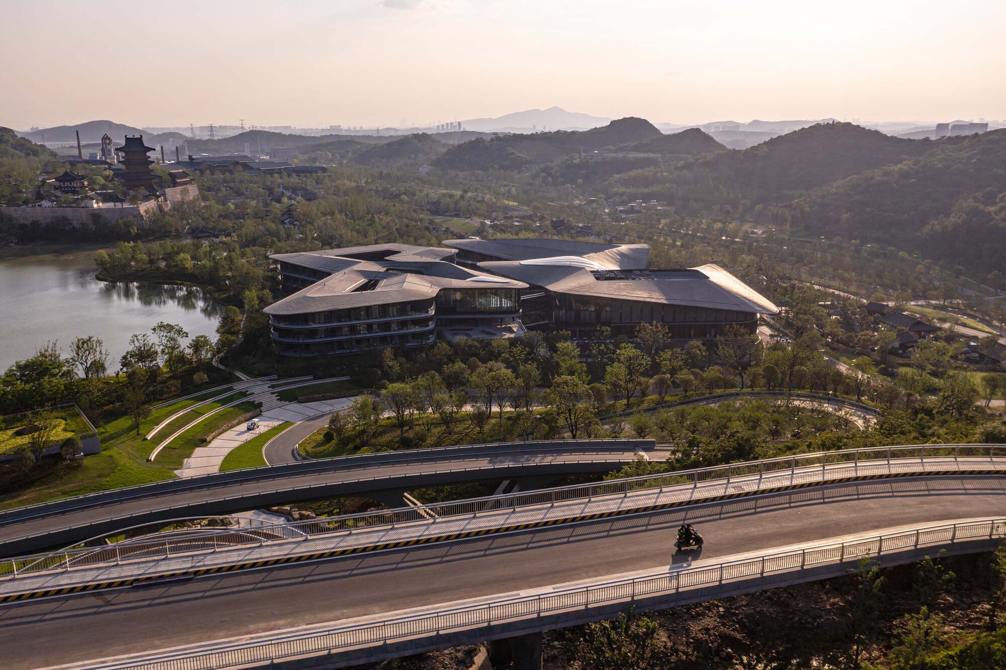 Radisso Collection Gallery of Radisson Collection Resort / Archi-Union Architects - 9