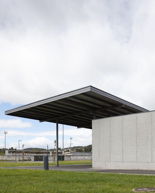 Centro Coordenador de Transportes de Chaves / André Campos | Joana Mendes - Arquitectos - Fotografia de Exterior