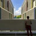 Escola Maharishi Vidya Mandir / KSM Architecture - Fotografia de Exterior, Janela, Fachada