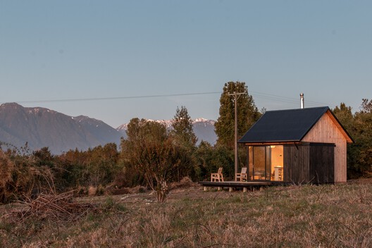 Little House / Felipe Valdivia Little House / Felipe Valdivia - Exterior Photography, Windows, Forest