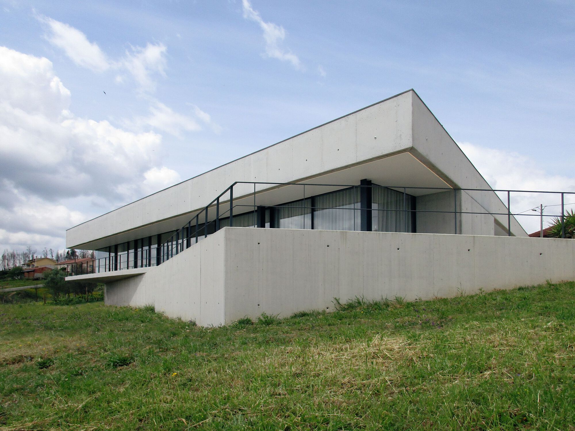 Gallery of Raw Concrete House / Utopia 22