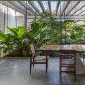 Casa Itaúna / Siqueira + Azul Arquitetura - Fotografía interior, Renovación, Jardín, Sillas, Mesas