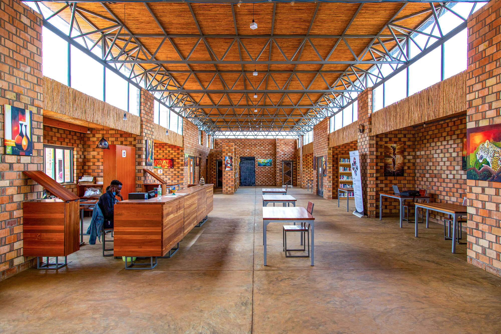 画廊 因地制宜的可持续建造,Masoro 学习体育中心 / General Architecture Collaborative - 3