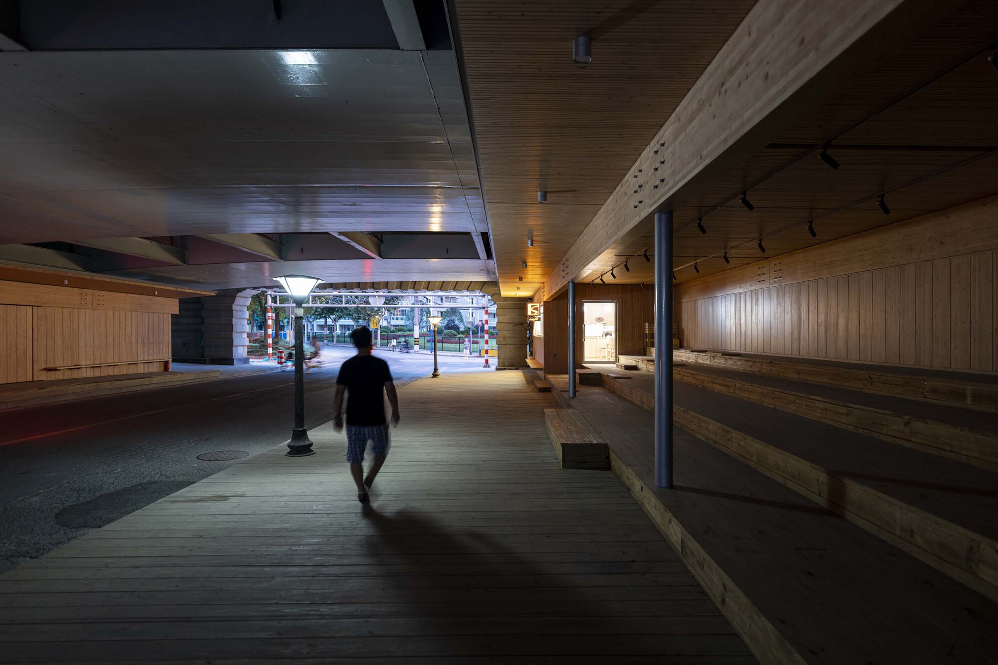 画廊 苏州河武宁路桥下驿站 / 致正建筑工作室 - 22