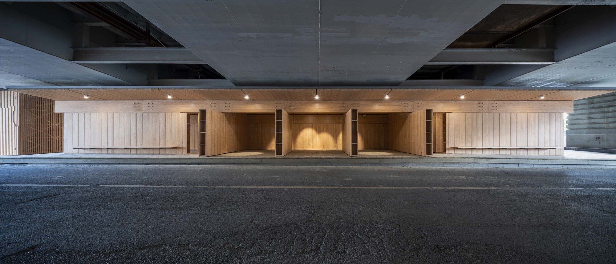 画廊 苏州河武宁路桥下驿站 / 致正建筑工作室 - 3