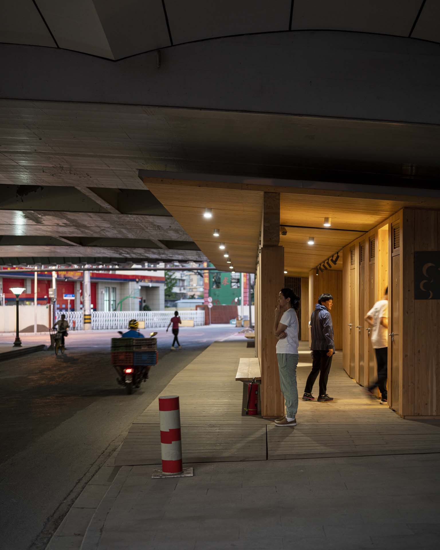 画廊 苏州河武宁路桥下驿站 / 致正建筑工作室 - 34