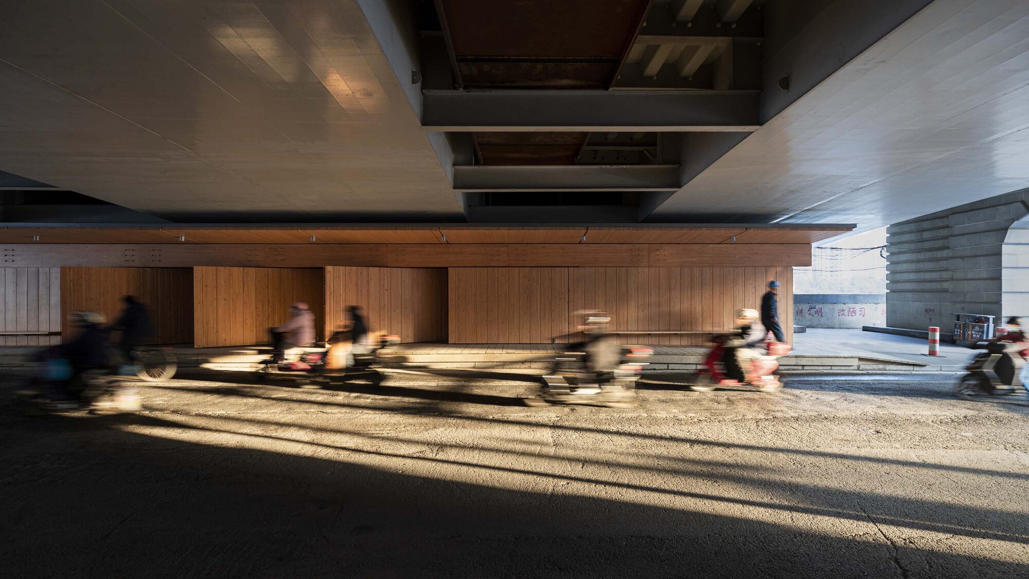 画廊 苏州河武宁路桥下驿站 / 致正建筑工作室 - 10