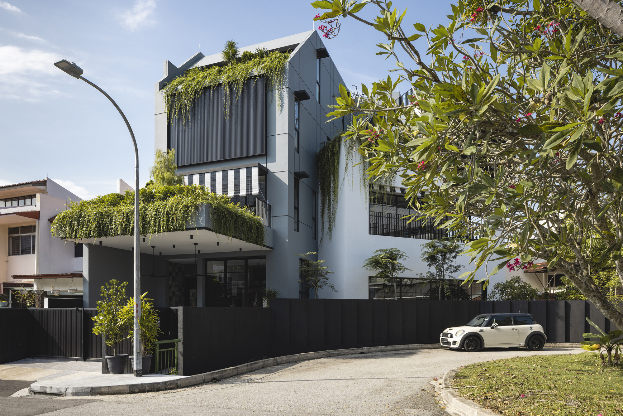 レア商品 洋書　建築 The Singapore House Sustainable Luxury: The New Singapore House, Solutions for a