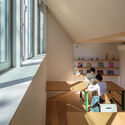 倾斜的天花板，公寓S  / 塚越宮下建筑事务所 - 室内图, 视窗