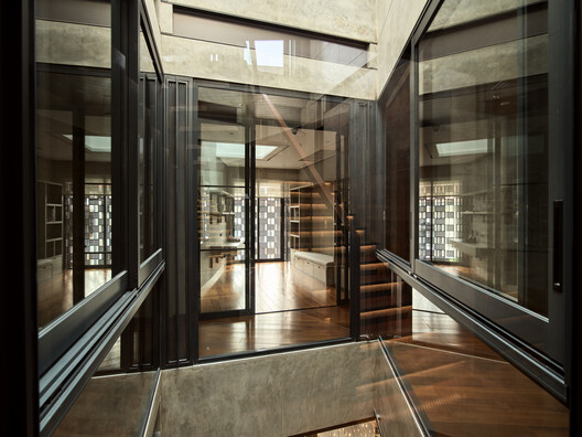 鸟巢小筑 / Realrich Architecture Workshop - 室内图, 楼梯, 视窗, 门, 扶手