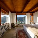 Bocaina-Paraty House / Cicero Ferraz Cruz + Fábio Mosaner - Interior Photography, Bedroom, Windows, Bed, Chair
