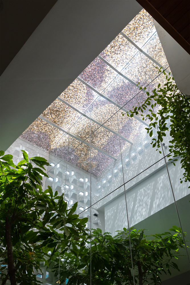 Gallery of How to Use Glass in Interior Spaces and Decoration 9