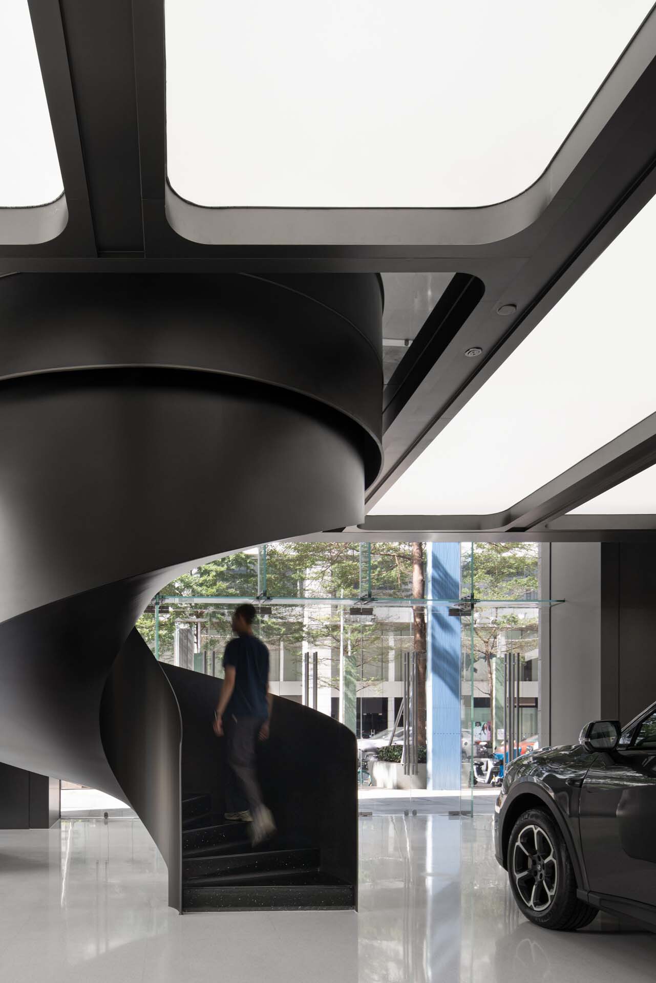 画廊 NIUTRON自游家汽车展厅广州高德置地店 / DAGA大观建筑 - 14