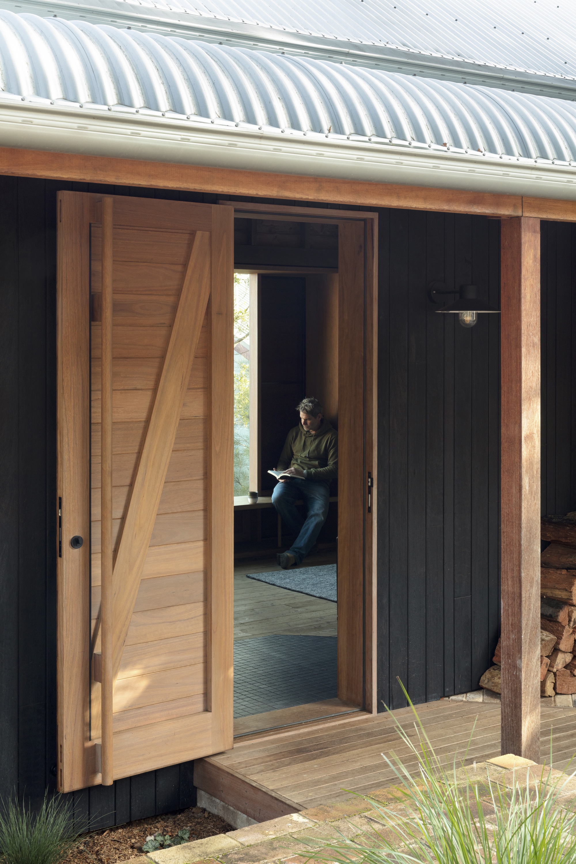 Gallery of Little Black Cabin / SMITH Architects 9