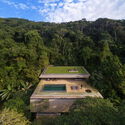 Casas brasileiras: 15 residências integradas à topografia natural - Image 3 of 4