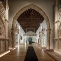 Intervención en el Museo Panteão dos Almeida / spaceworkers - Fotografía interior, Instalación, Pilares, Arcada, Fachada, Arco, Puerta