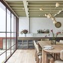 Rosso Verde 住宅 / Carter Williamson Architects - 室内图, 桌子, 视窗, 椅子, 梁, 台面