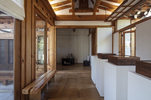 Yang Yoo Dang House / STAY Architects - Interior Photography, Kitchen, Windows, Beam