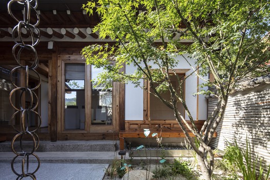 Yang Yoo Dang House / STAY Architects - Exterior Photography, Windows, Stairs, Facade, Courtyard