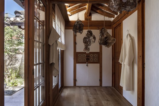 Yang Yoo Dang House / STAY Architects - Interior Photography, Closet, Beam