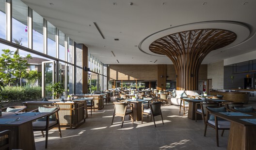 Bellerive Resort / AVA Architects - Interior Photography, Dining room, Table, Chair, Windows